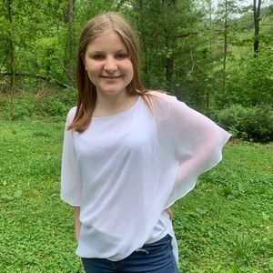 Super pretty flowy top NEVER WORN